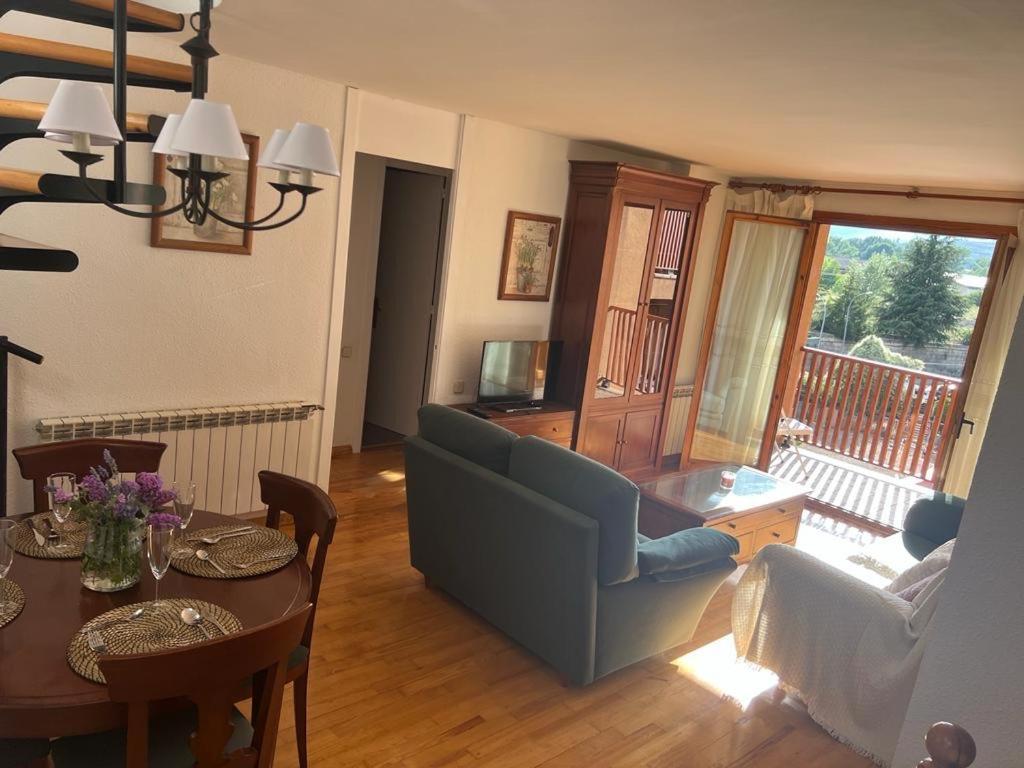 Precioso Duplex En Puigcerda Con Plaza De Parking Puigcerdà Exterior foto